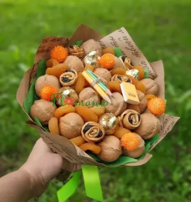 Букет из сухофруктов на 1 сентября